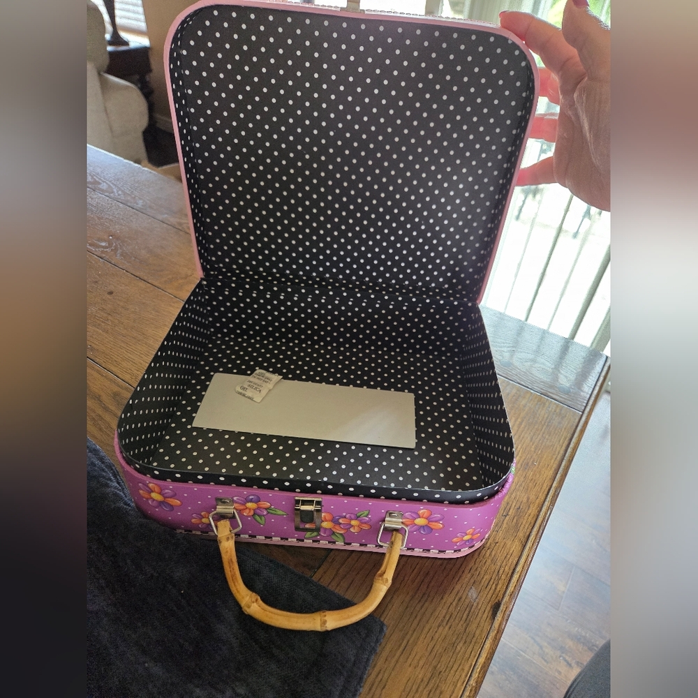 Mary Engelbreit "Let's Put The Fun Back In DysFUNctional" Cardboard Suitcase - Picture 6 of 9
